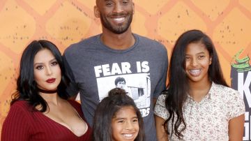 Kobe Bryant junto a su esposa Vanessa y sus hijas.