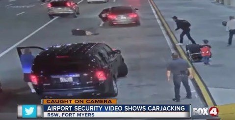 El robo del vehículo en el aeropuerto de Fort Myers (Florida) fue captado por las cámaras de videovigilancia.