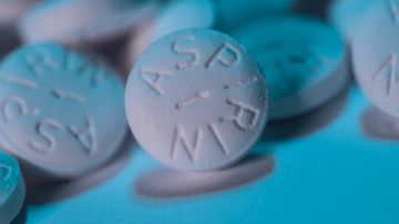 El paso siguiente en esta investigación es determinar la dosis de aspirina que pueda usarse a diario para prevenir la enfermedad sin causar efectos como las hemorragias estomacales y cerebrales.