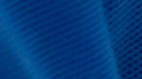 El movimiento brusco provocó que el juguete se moviera de lugar.