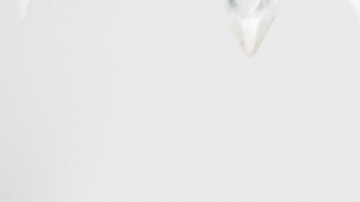 El dinero da a acceso a tratamientos médicos y otros beneficios en pro de la salud.