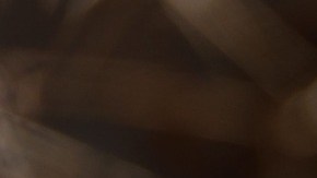 El hombre salió huyendo del lugar.