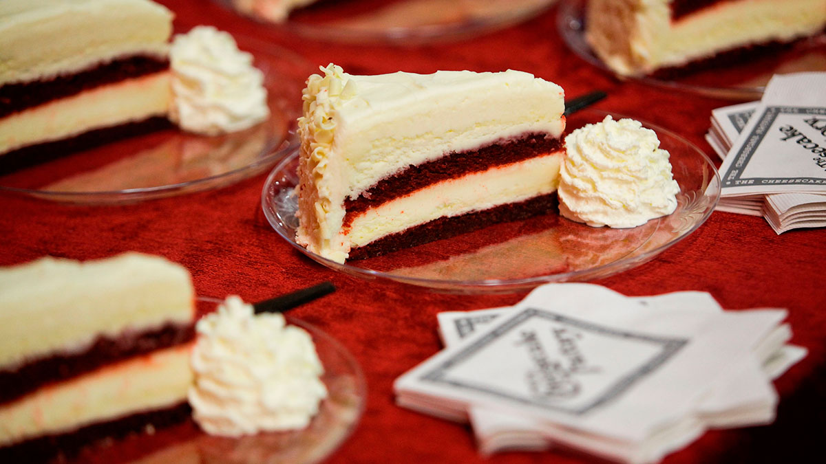 The Cheesecake Factory dará GRATIS rebanadas de pay de queso, ¡así puedes  tener la tuya! - La Opinión