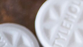 La empresa vendía más caro el Tylenol para bebés, a pesar que era igual que el Tylenol para niños.