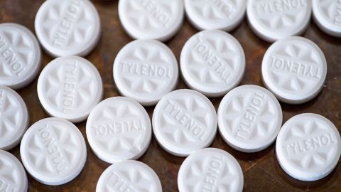 La empresa vendía más caro el Tylenol para bebés, a pesar que era igual que el Tylenol para niños.