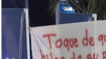 VIDEO: Marchas, quema de autos y narcomantas, presionan así para liberar al narco Pelón de Playas