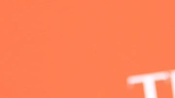 Yalitza Aparicio también causó polémica por promover el libro sobre migrantes mexicanos.