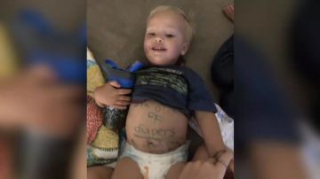 La madre publicó a través de su cuenta de Facebook la imagen del niño con su cuerpo pintado.