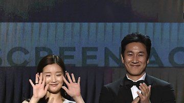 El elenco de Parasite celebrando su premio SAG