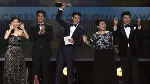 El elenco de Parasite celebrando su premio SAG