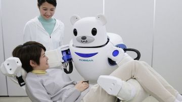 Japón impulsa su tecnología robótica para ayudar a las personas mayores.