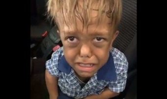 El pequeño Quaden es intimidado en la escuela.