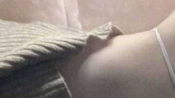 El objetivo es demostrar quien tiene la cintura más pequeña.