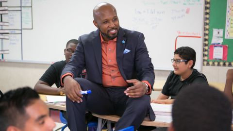 Micah Ali es candidato al Distrito Escolar de Compton.