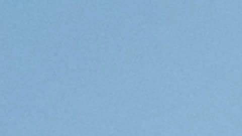 Un caza F-18 despega para inspeccionar el estado del avión de Air Canada