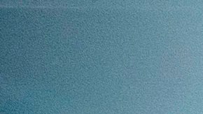 Los seguidores de cada candidato esperan en sus respectivas sedes.