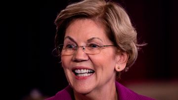 Warren habló en Nevada de conseguir un "camino a la ciudadanía" para los inmigrantes.