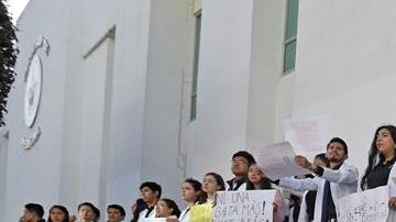 Exigen justicia para estudiantes asesinados en Puebla.