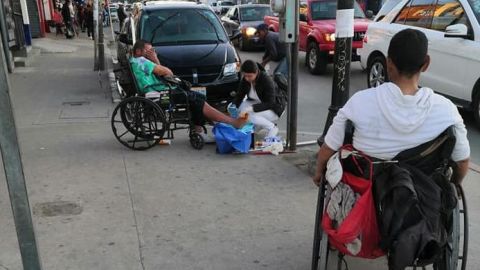 La enfermera hizo un acto de nobleza, fiel a su servicio.
