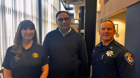 Raj Singh y los policías de Roseville.
