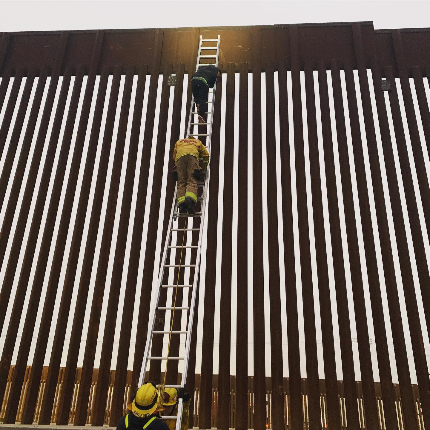 rescate muro fronterizo
