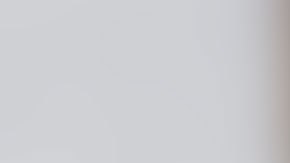 La policía vio que tenía sangre en la camisa y que llevaba una navaja en su bolsillo.