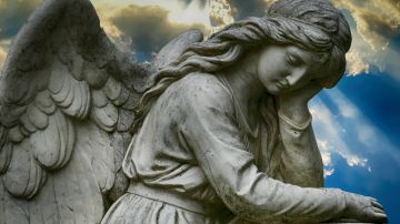 Los ángeles se comunican con los seres humanos.