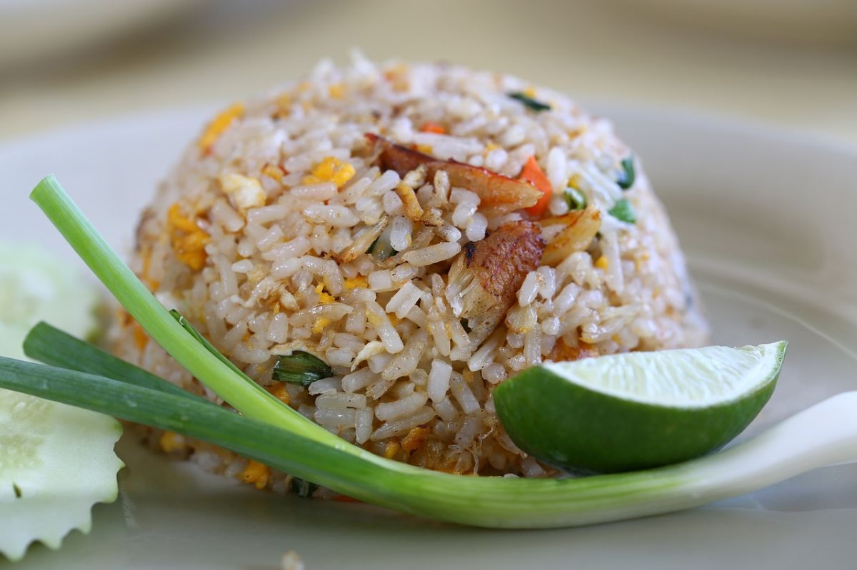 Cómo cocinar el arroz para reducir sus calorías a la mitad