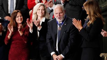 Washington (United States), 05/02/2020.- Rush Limbaugh (2R) reacts along with his wife Kathryn (2L) US Second Lady Karen Pence and US First Lady Melania Trump (R) as US President Donald J. Trump announces the awarding of the Presidential Medal of Freedom as delivers his State of the Union address during a joint session of congress in the House chamber of the US Capitol in Washington, DC, USA 04 February 2020. President Trump delivers his address as his impeachment trial is coming to an end with a final vote on the 2 articles of impeachment scheduled for 05 February. (Estados Unidos) EFE/EPA/SHAWN THEW