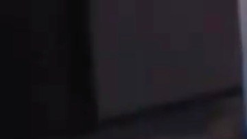 El bebé, de 3 años, estaba con su madre que vendía rosas y flores para el día de San Valentín.