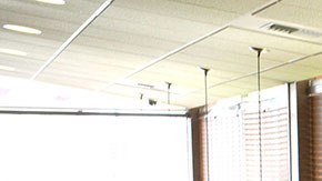 Sólo tienes que presentarte al lugar con tu pareja para que los casen.