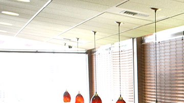 Sólo tienes que presentarte al lugar con tu pareja para que los casen.