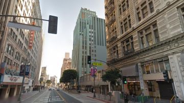 De aprobarse la medida, Broadway se convertiría en la primera calle en prohibir la circulación de autos de Los Ángeles.