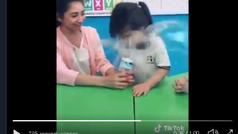 La maestra perdió su empleo.