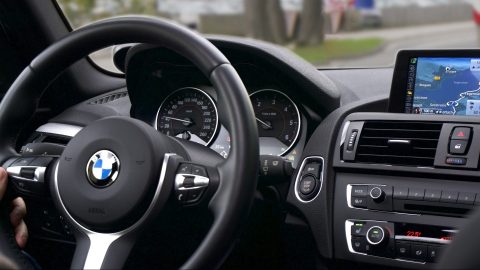 car-1281640_1920