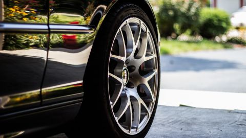 car-tire-1031579_1920