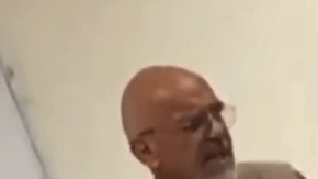 El video con el que fue exhibido el docente fue publicado en redes sociales por estudiantes.