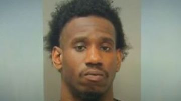 Arrestado: Brandon Jay Carter.