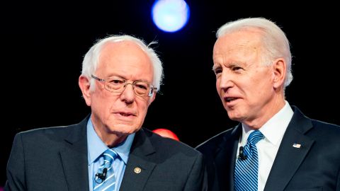 Biden pidió a Sanders que condenara el autoritarismo. El senador accedió.