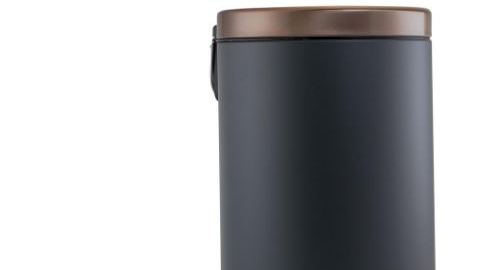 Cesto de basura Elama / Cortesía: homedepot.com