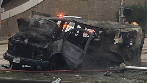 La van se incendió.