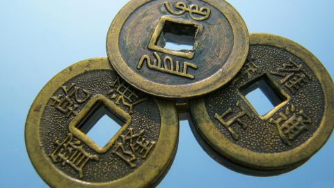 Monedas para consultar el I Ching.