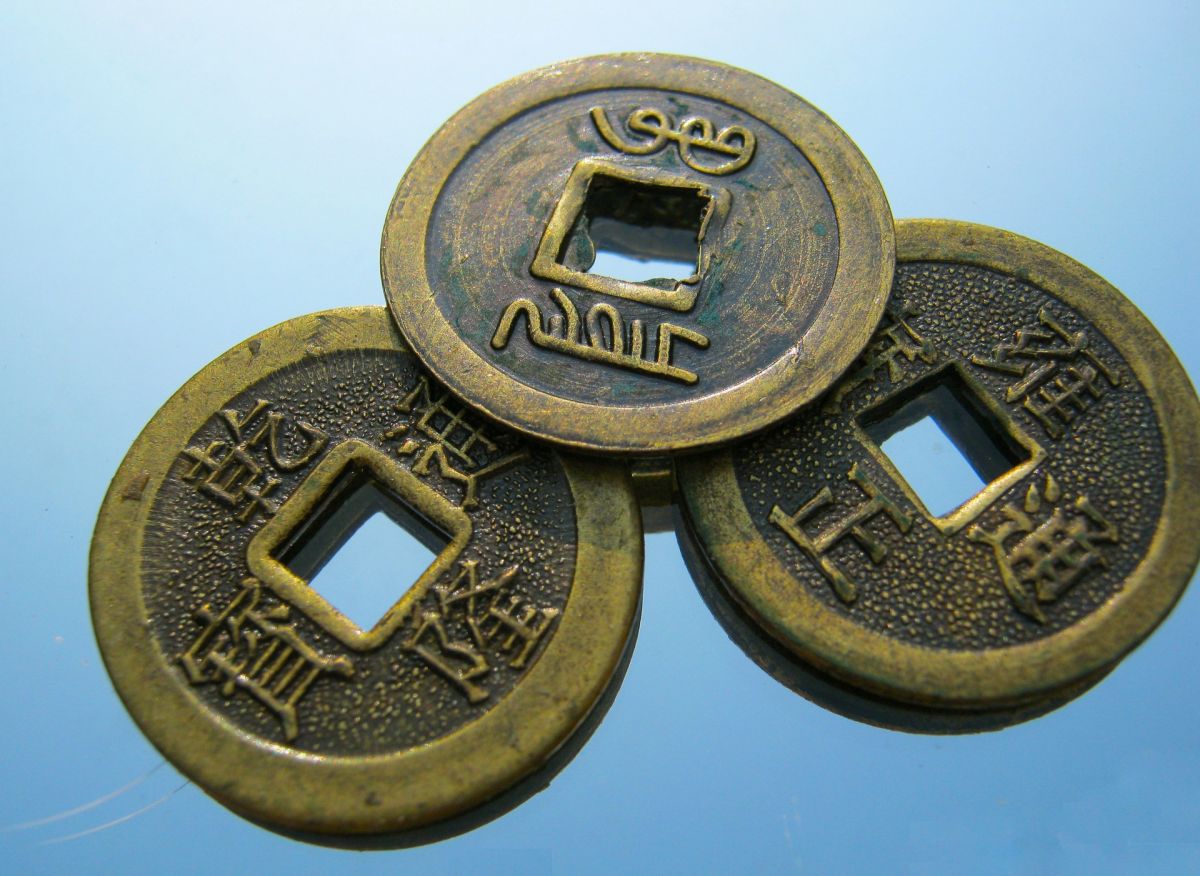 Monedas para consultar el I Ching.