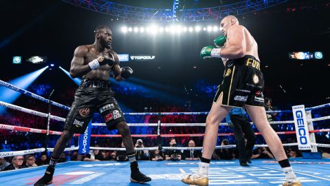 Fury detuvo en siete rounds a Wilder, por nocaut técnico.