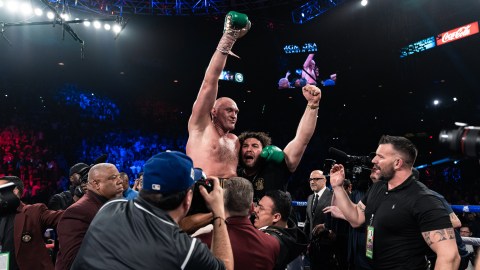 Fury sorprendió al propinarle una golpiza a Deontay Wilder.