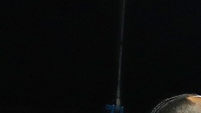 Tyson Fury (der.) amenaza a Deontay Wilder antes de la conferencia de prensa.