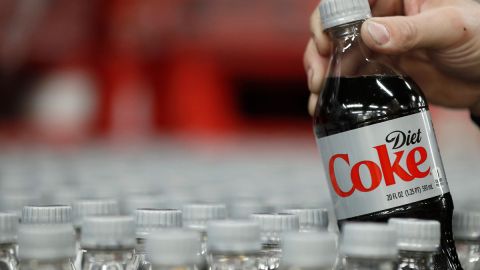 Todas las bebidas sin azúcar que produce la compañía podrían verse afectada si el virus se sigue propagando.
