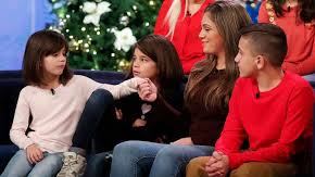 Samantha Rodríguez de 21 años cuida a sus hermanos al quedar huérfanos.