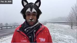 El reportero Justin Hinton no se dio cuenta de un pequeño error al salir al aire. WLOS ABC 13/FacebookLive.