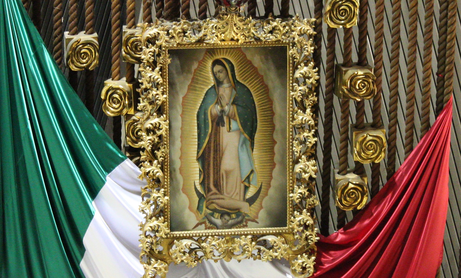 VIDEO Apedrea a la Virgen de Guadalupe porque no le